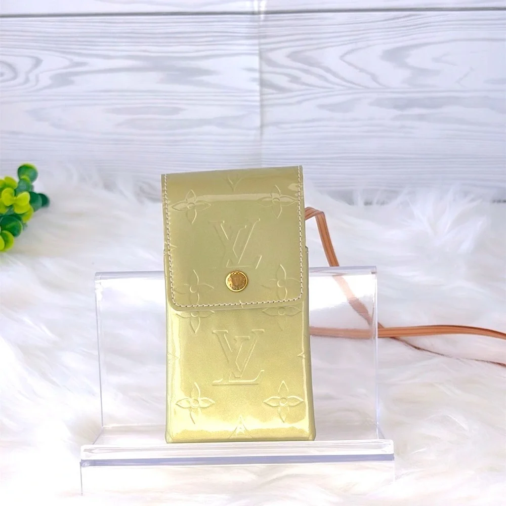 Louis Vuitton Monogram Vernis‎ Walker Pouch w/ Strap